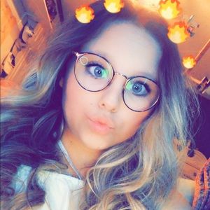 Meet your Posher, Laura mae